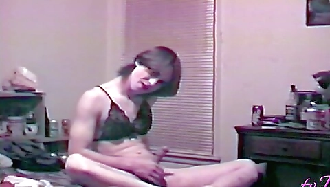 Amature brunette shows her lingerie in a solo video