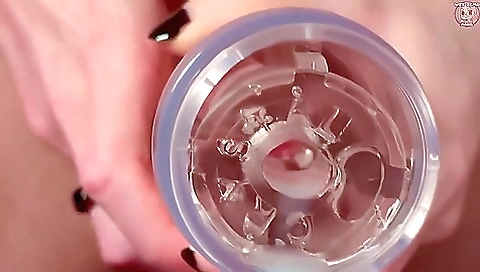 Solo amateur video with a brunette with a nice face