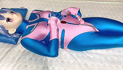 Busty girl plays with her sexy pussy in the homemade vid